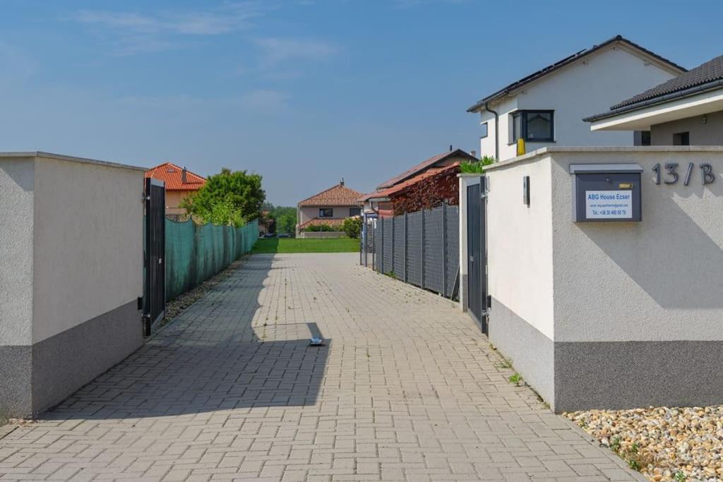 Abg House Ecser Exterior foto